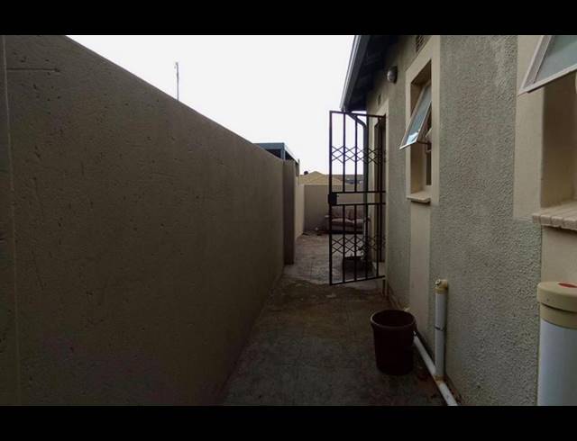 3 BEDROOM HOUSE FOR SALE IN RIVERSIDE VIEW EXT 35